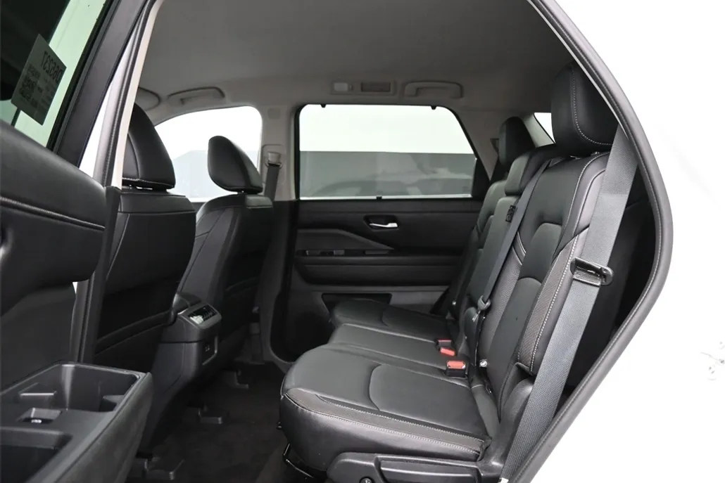 2024 Nissan Pathfinder SL photo 1