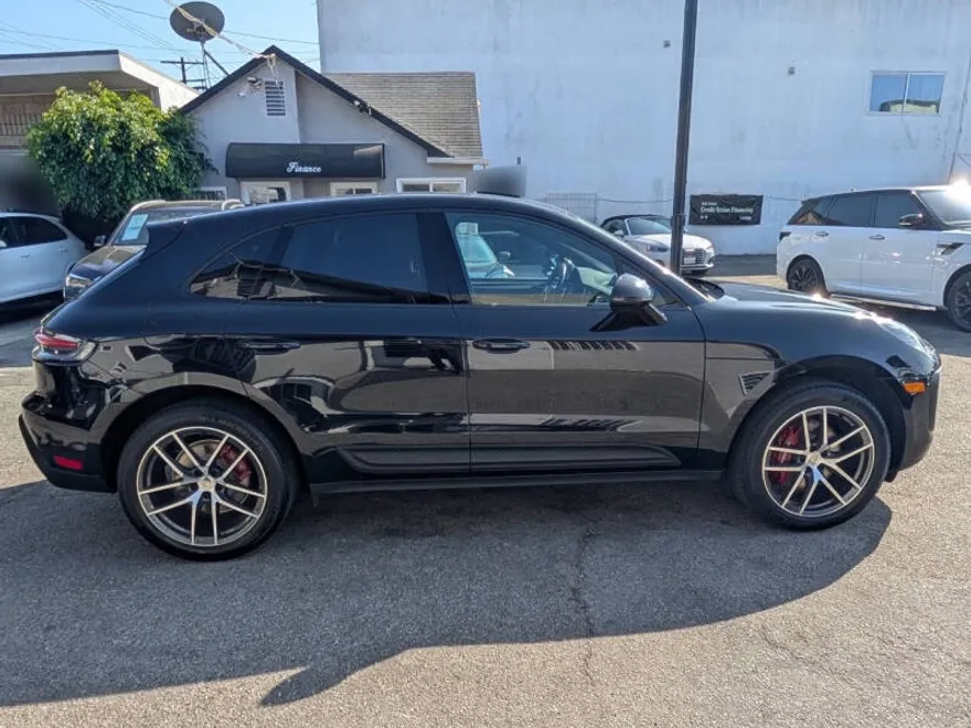 2024 Porsche Macan T photo 1
