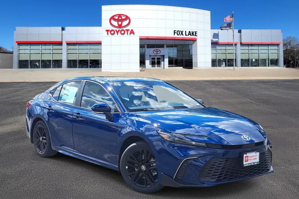 2025 Toyota Camry SE photo 1