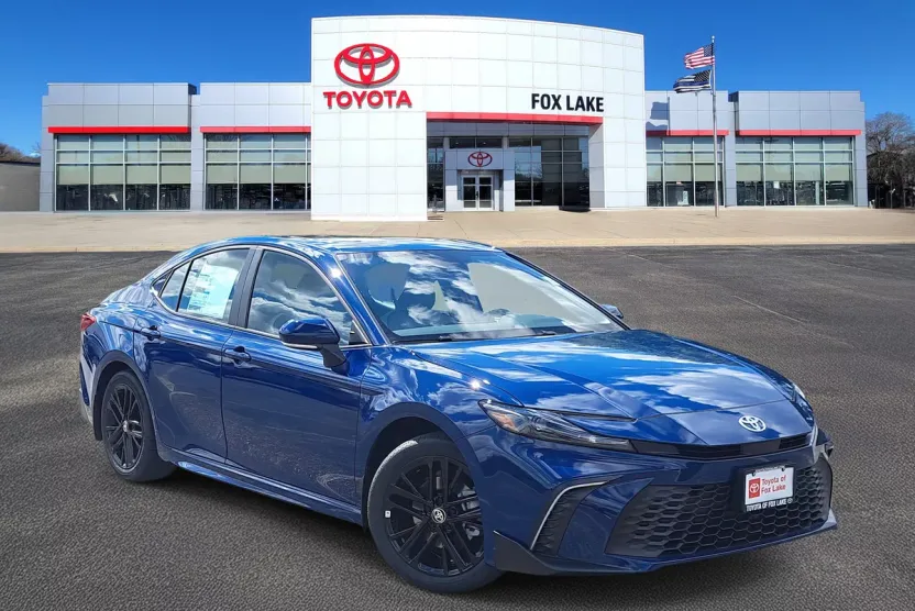 2025 Toyota Camry SE photo 1