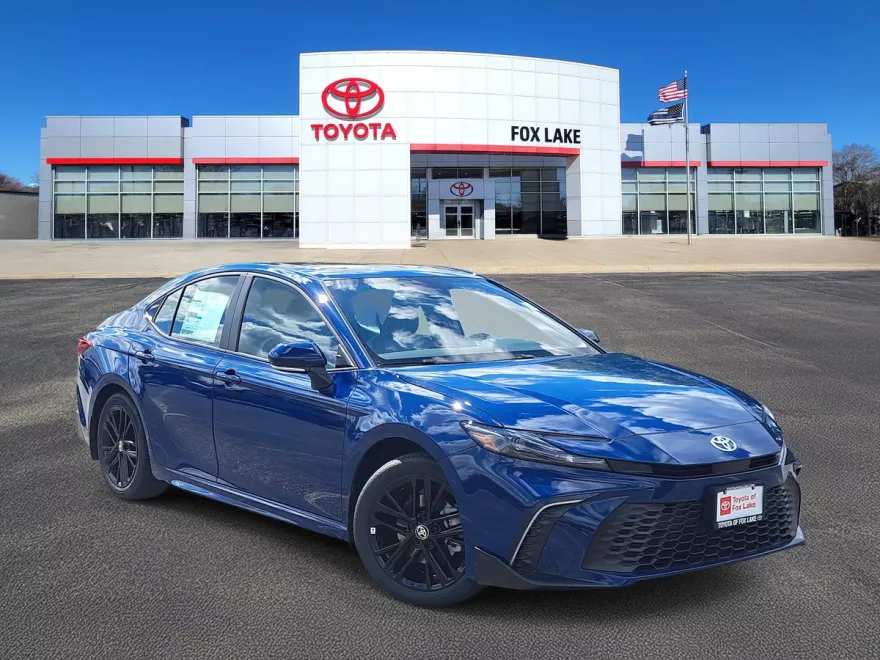 2025 Toyota Camry SE photo 1
