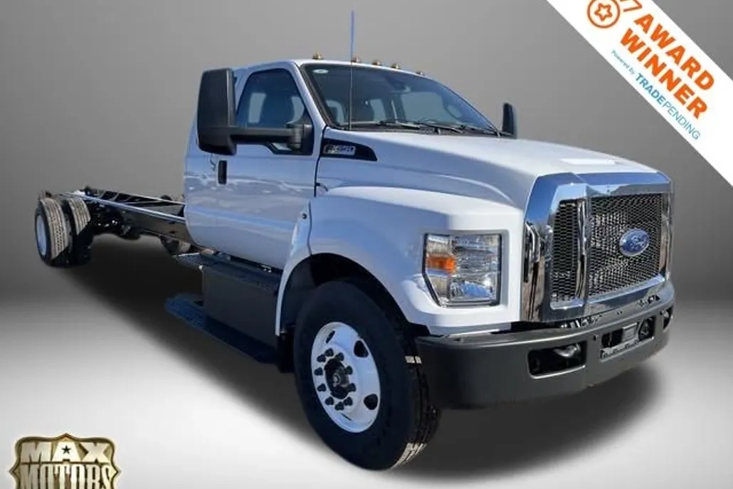 2024 Ford F-650 Base SuperCab photo 1