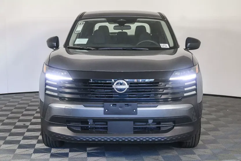2025 Nissan Kicks S photo 1