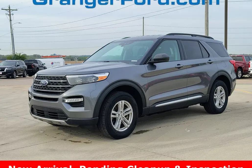 2023 Ford Explorer XLT photo 1