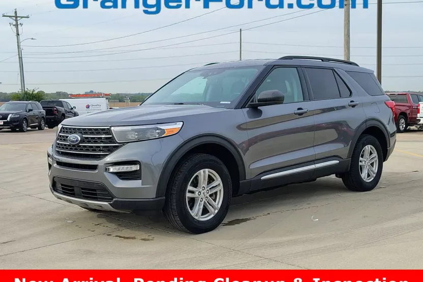2023 Ford Explorer XLT photo 1
