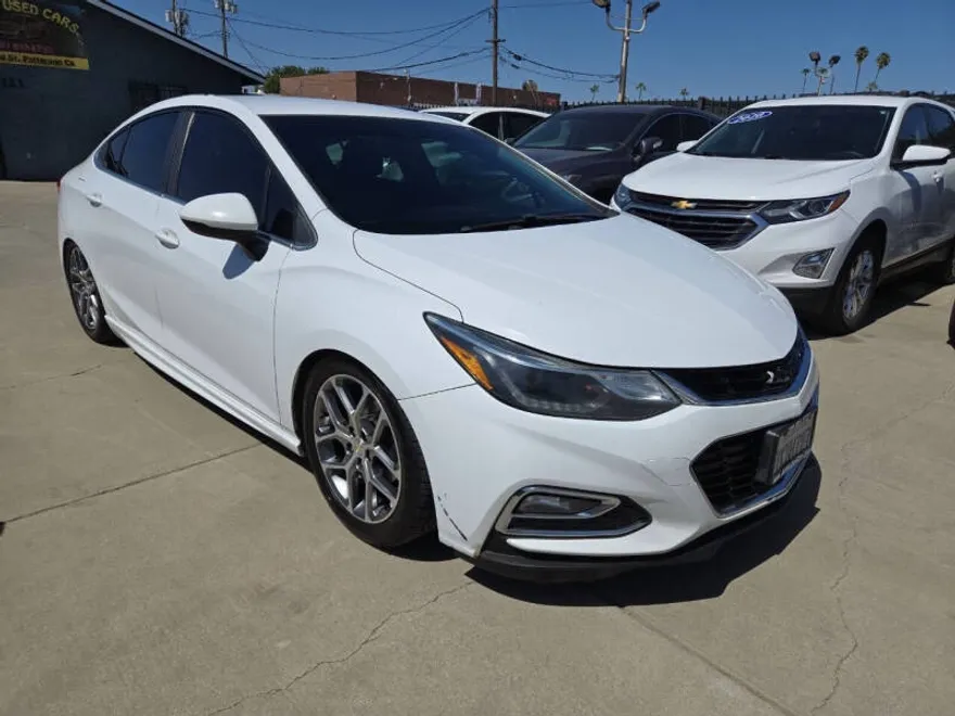 2017 Chevrolet Cruze LT photo 1