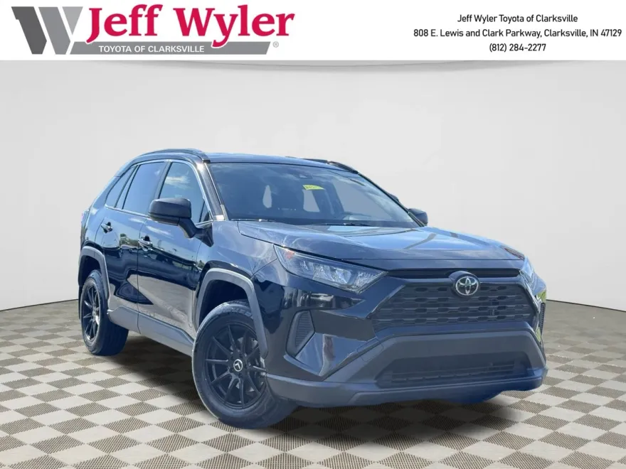 2021 Toyota RAV4 LE photo 1