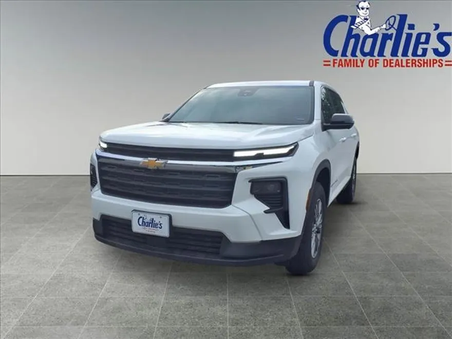 2024 Chevrolet Traverse LS photo 1
