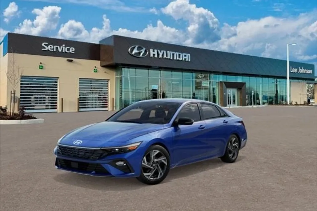 2025 Hyundai Elantra SEL Sport photo 1