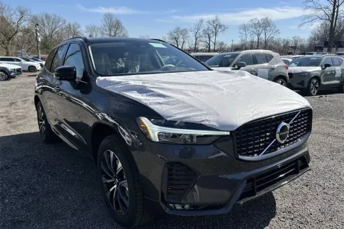 2025 Volvo XC60 B5 Core photo 2