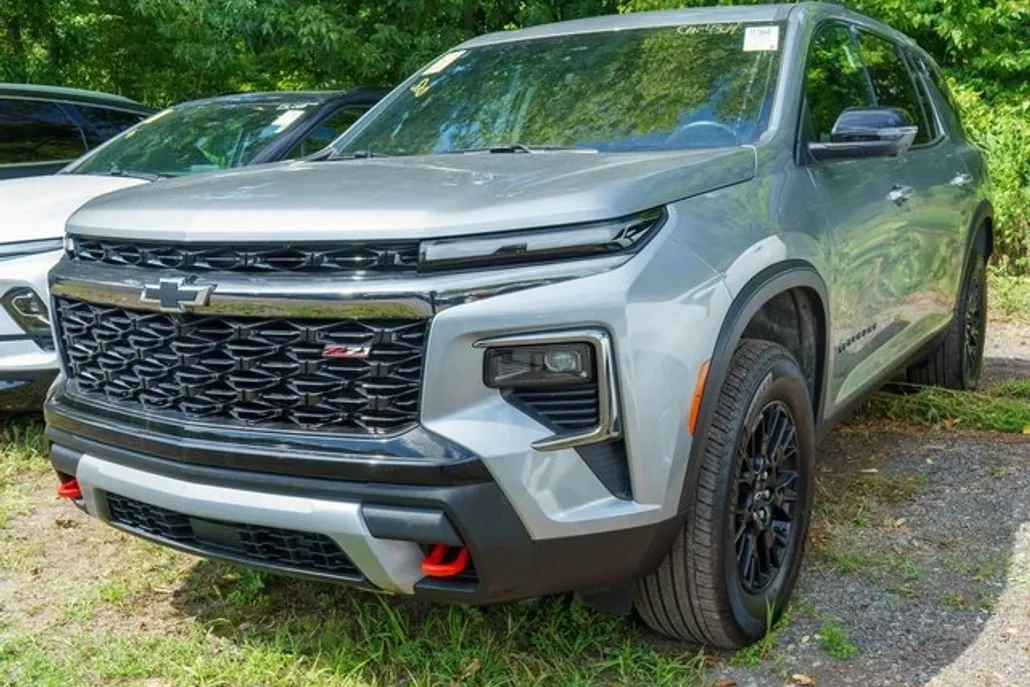2025 Chevrolet Traverse Z71 photo 1