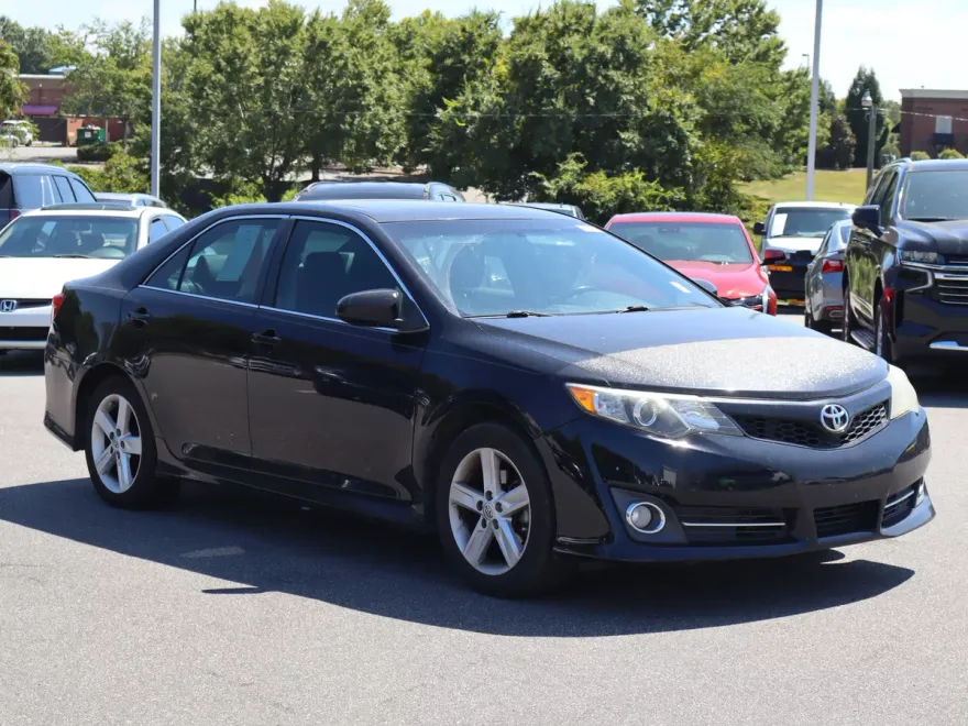 2014 Toyota Camry SE photo 1