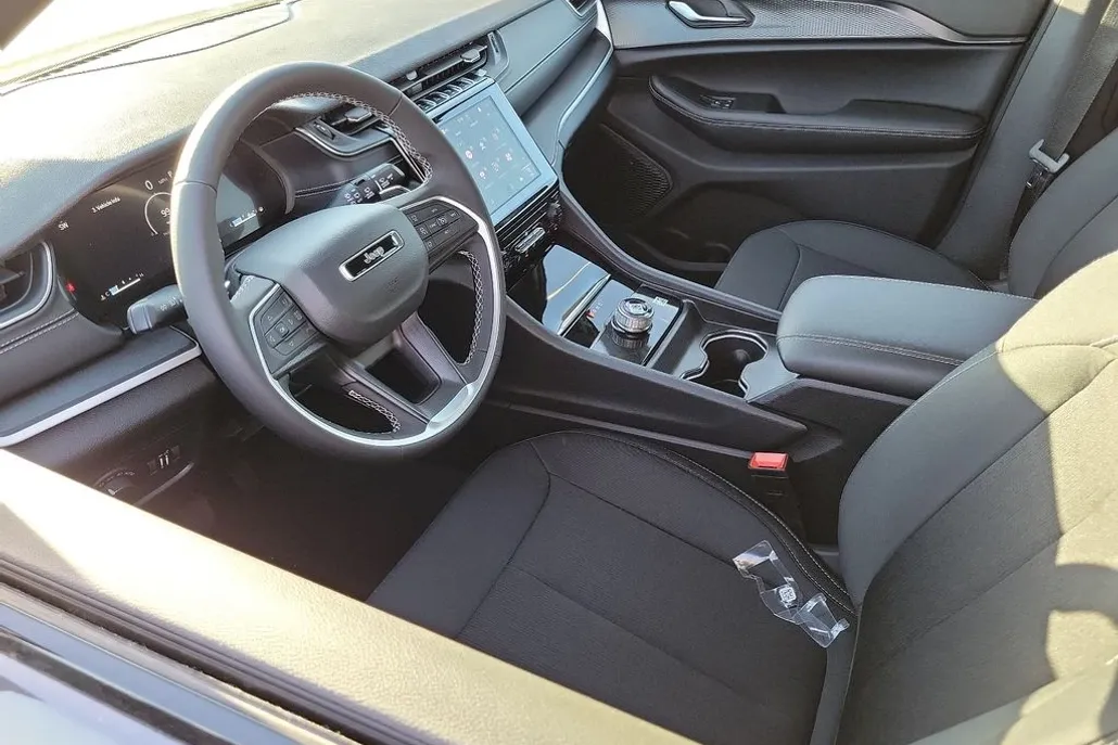 2025 Jeep Grand Cherokee Laredo X photo 1