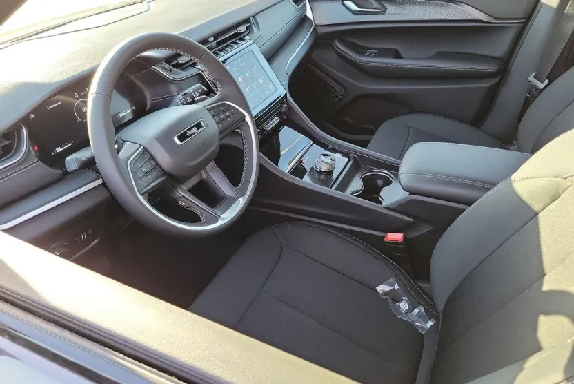2025 Jeep Grand Cherokee Laredo X photo 1