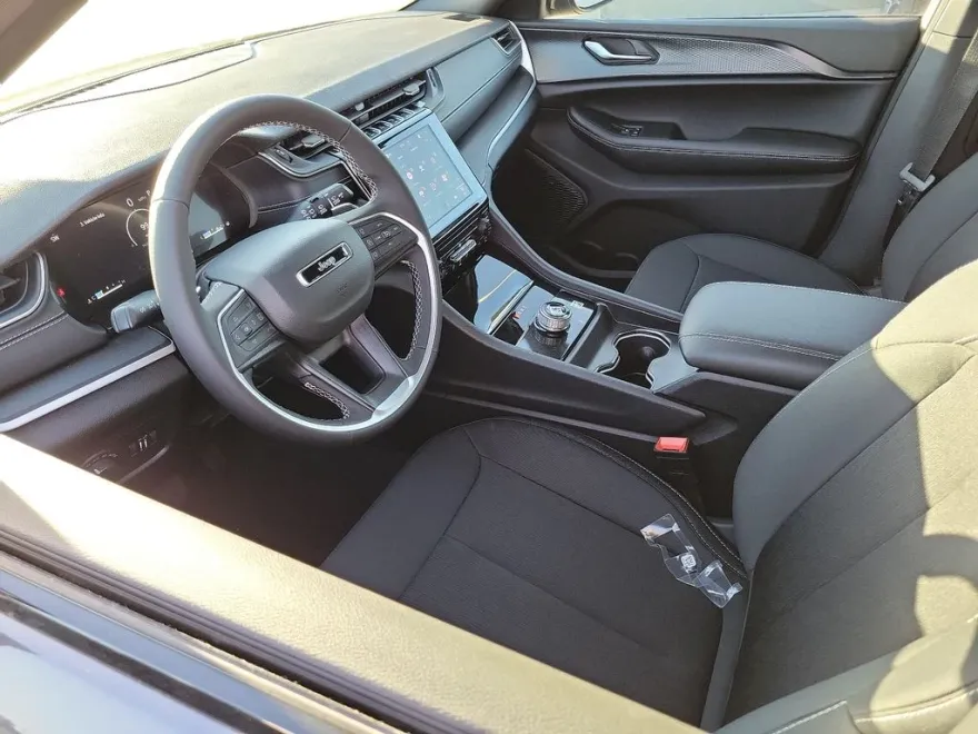 2025 Jeep Grand Cherokee Laredo X photo 1