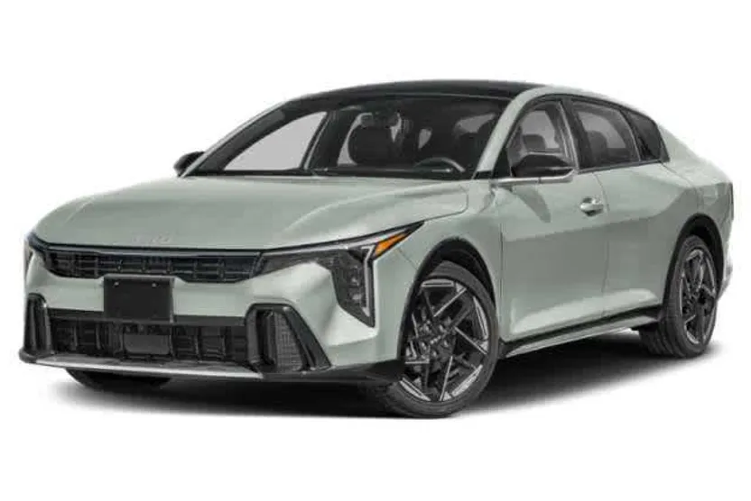 2025 Kia K4 GT-Line photo 1