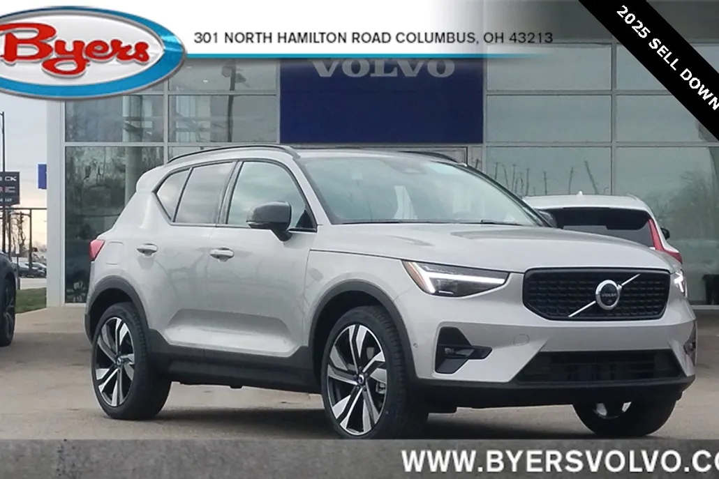 2025 Volvo XC40 photo 1