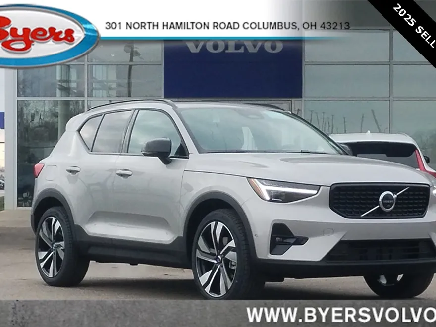 2025 Volvo XC40 photo 1