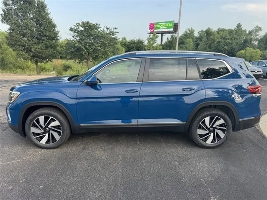 2025 Volkswagen Atlas SEL photo 1