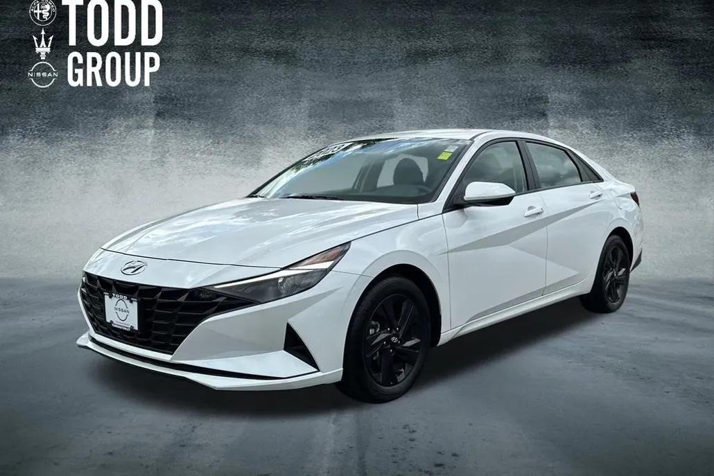 2023 Hyundai Elantra SEL photo 1