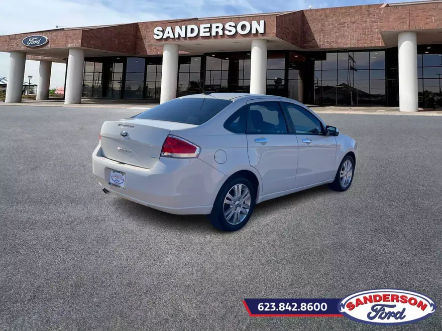 2010 Ford Focus SEL Sedan photo 1