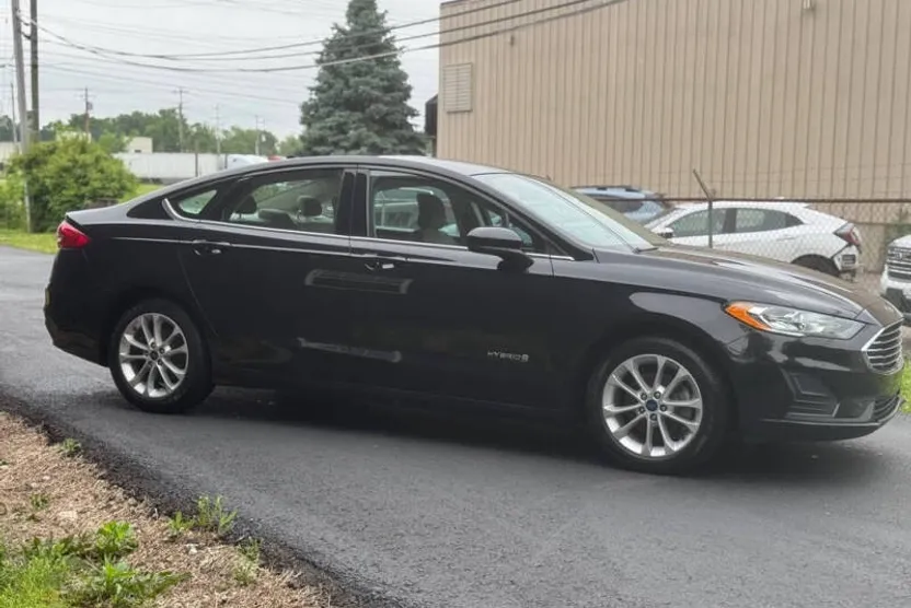 2019 Ford Fusion Hybrid SE photo 1