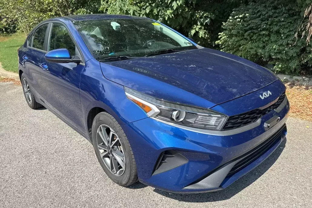 2023 Kia Forte LXS photo 1