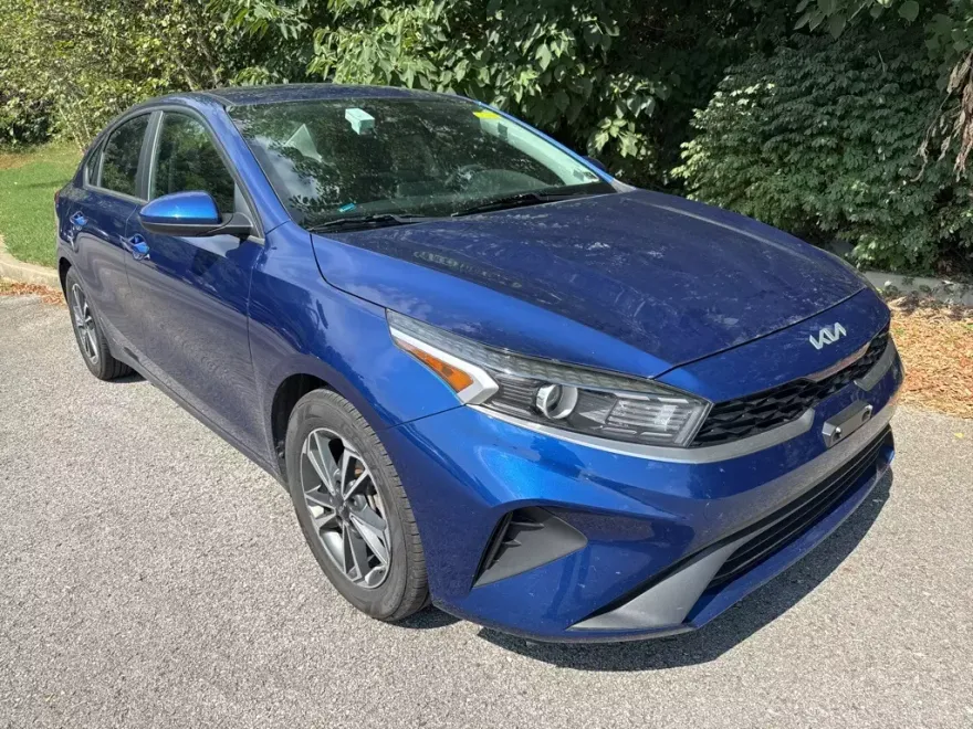 2023 Kia Forte LXS photo 1