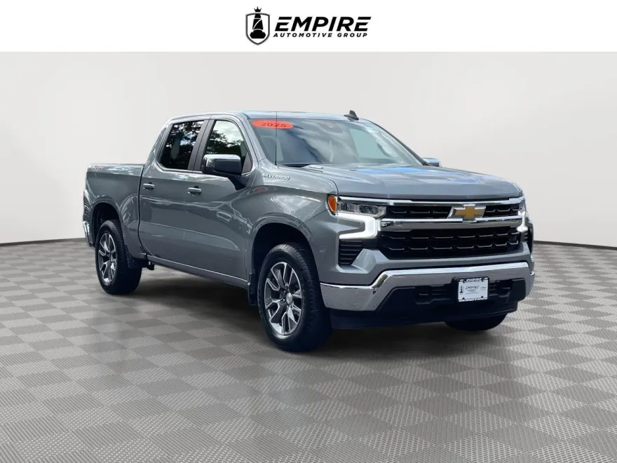 2025 Chevrolet Silverado 1500 LT photo 1