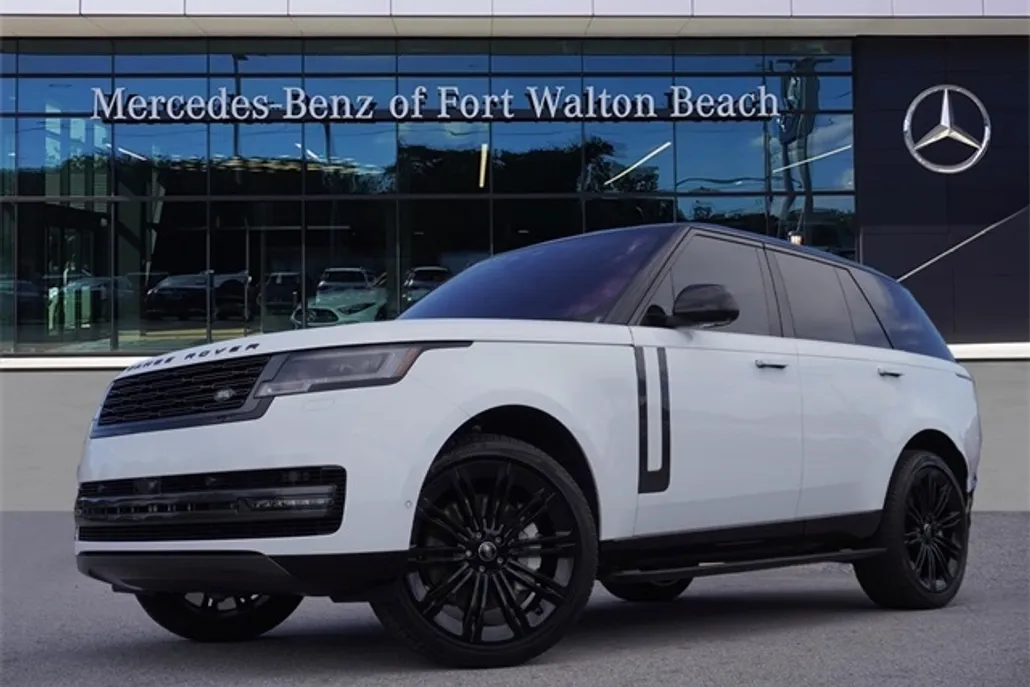 2023 Land Rover Range Rover SE photo 1