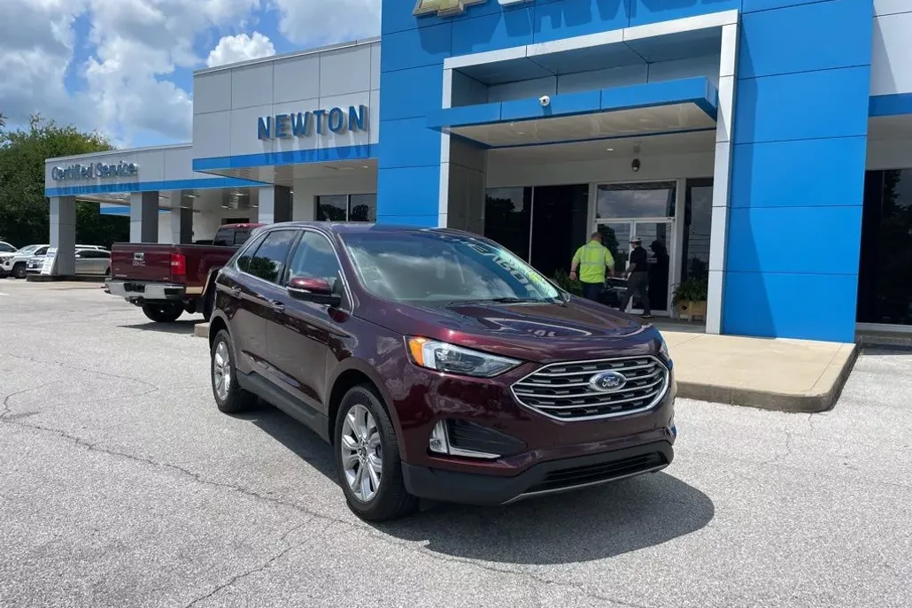 2024 Ford Edge Titanium photo 1
