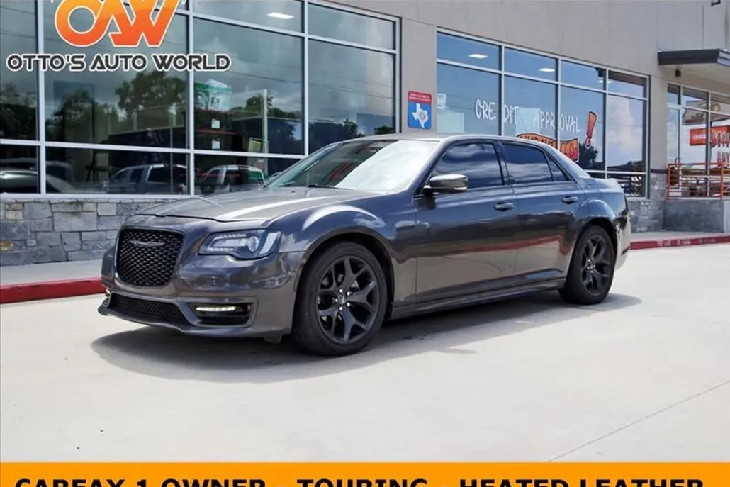 2022 Chrysler 300 Touring L photo 1