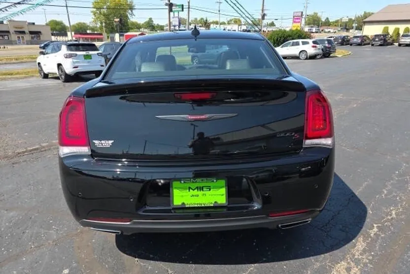 2023 Chrysler 300 S photo 1