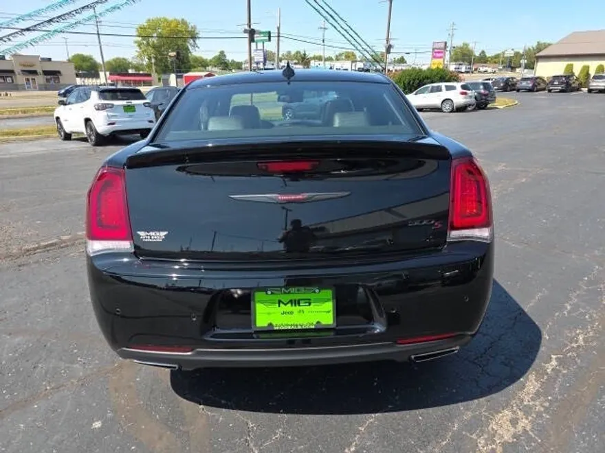 2023 Chrysler 300 S photo 1