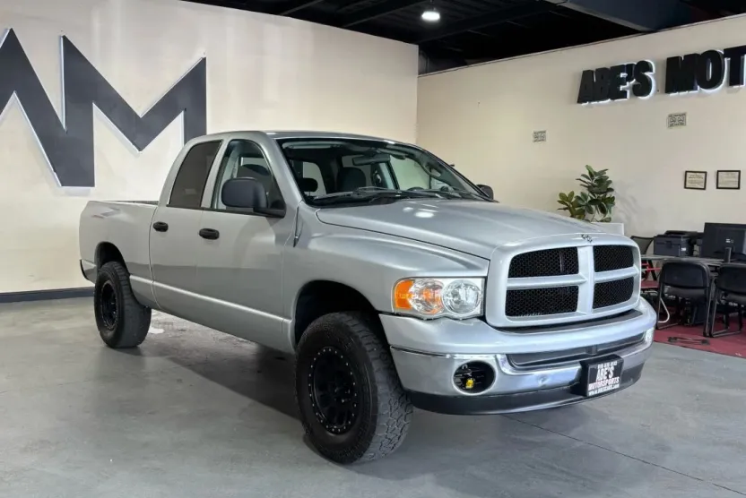 2004 Dodge Ram SLT photo 1