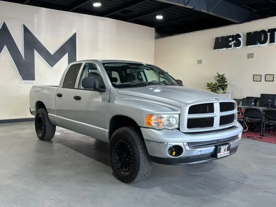 2004 Dodge Ram SLT photo 1