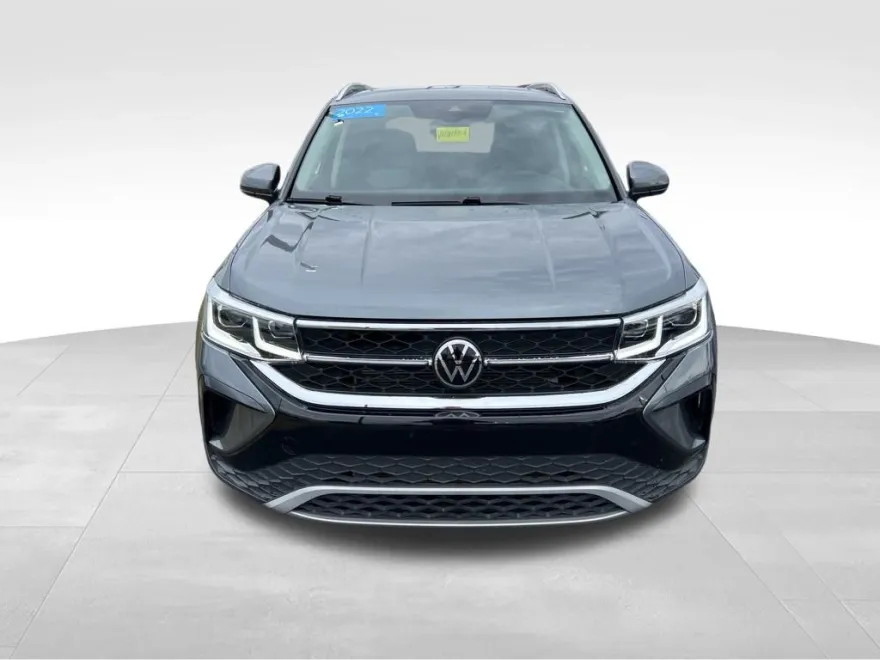 2022 Volkswagen Taos SEL photo 1