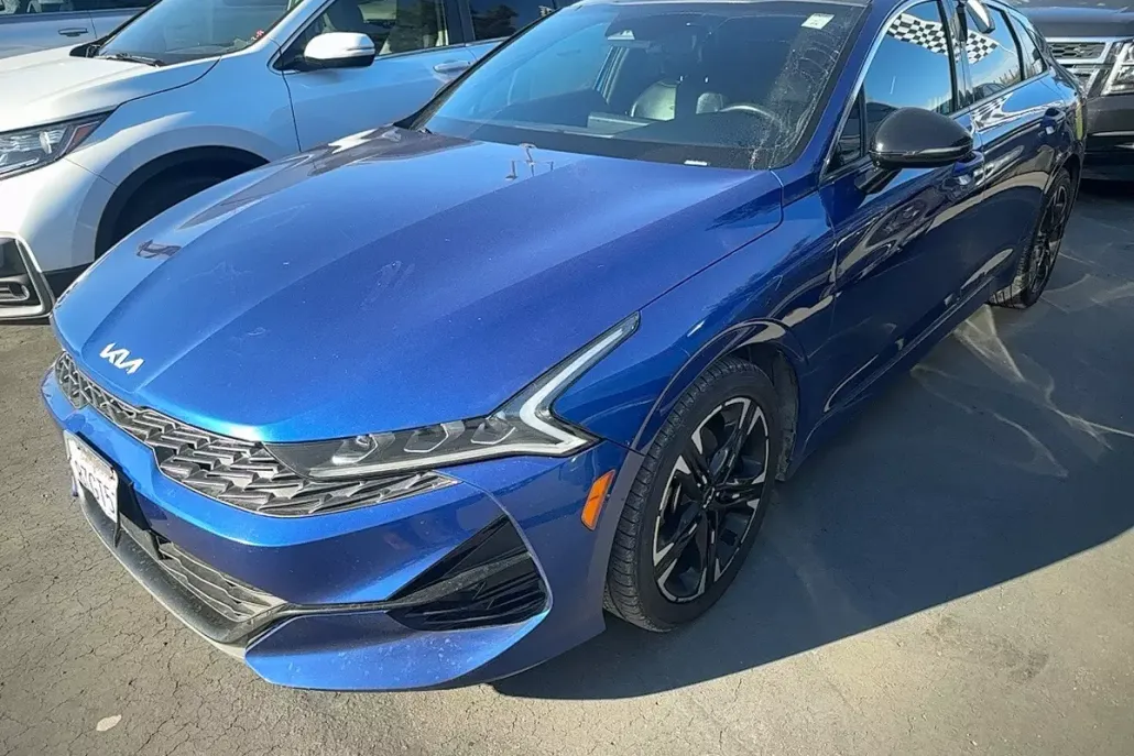 2022 Kia K5 GT-Line photo 1