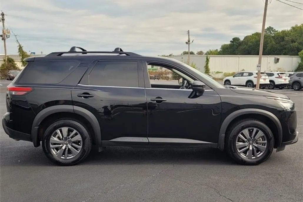 2024 Nissan Pathfinder SV photo 1