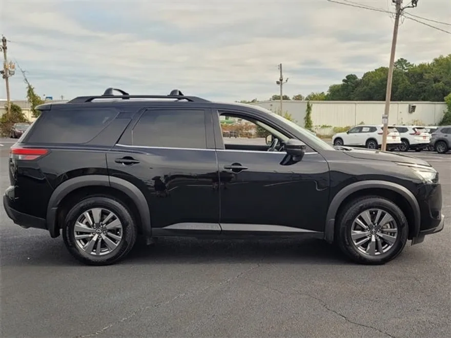 2024 Nissan Pathfinder SV photo 1