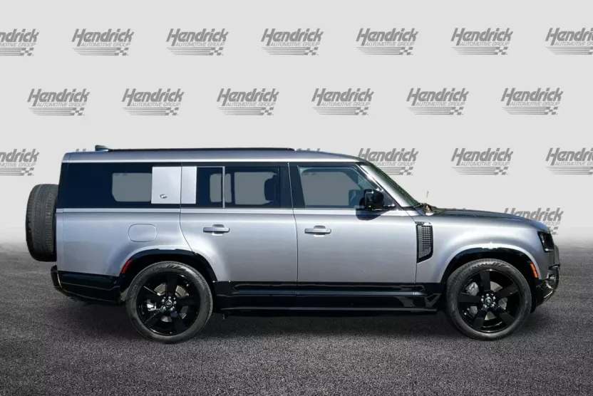 2024 Land Rover Defender X-Dynamic SE photo 1