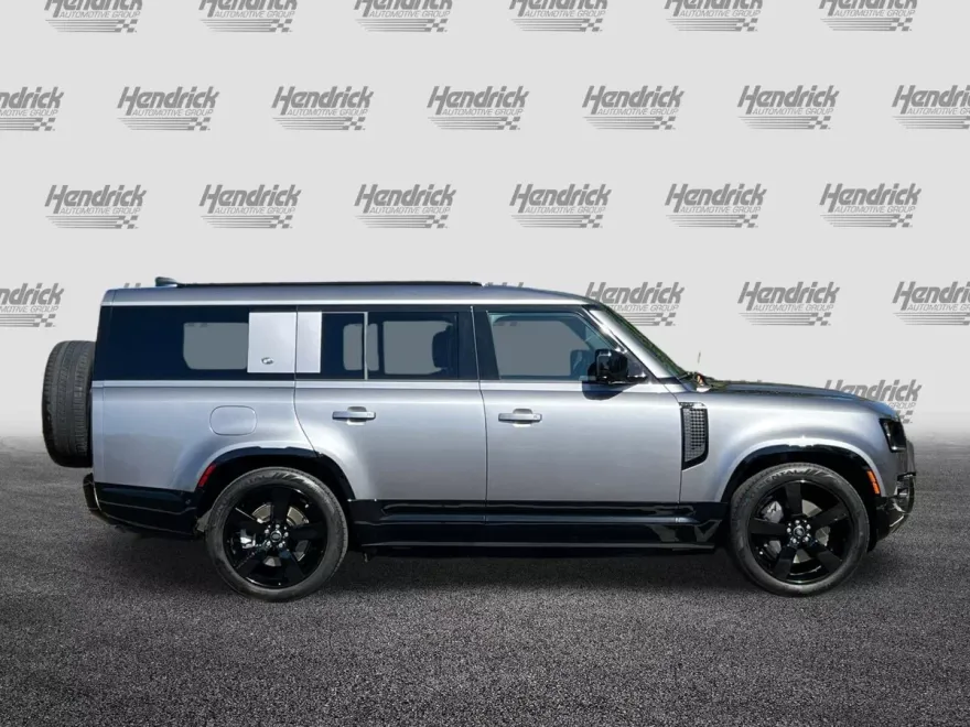 2024 Land Rover Defender X-Dynamic SE photo 1