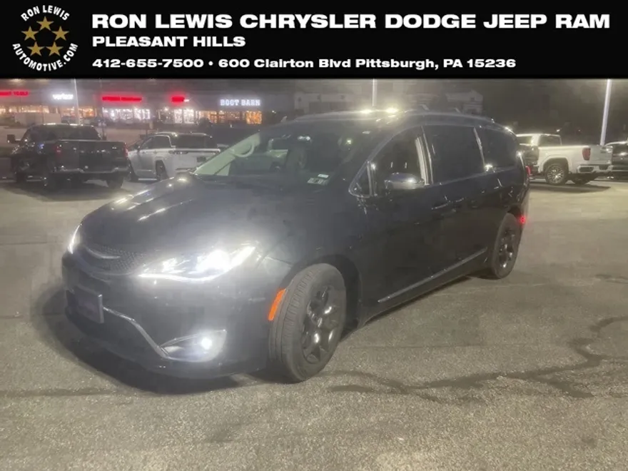 2018 Chrysler Pacifica Limited photo 1