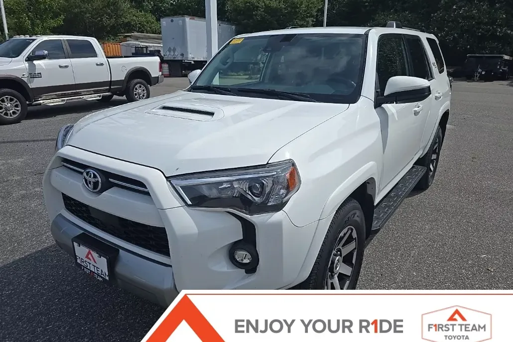 2024 Toyota 4Runner TRD Off-Road photo 1