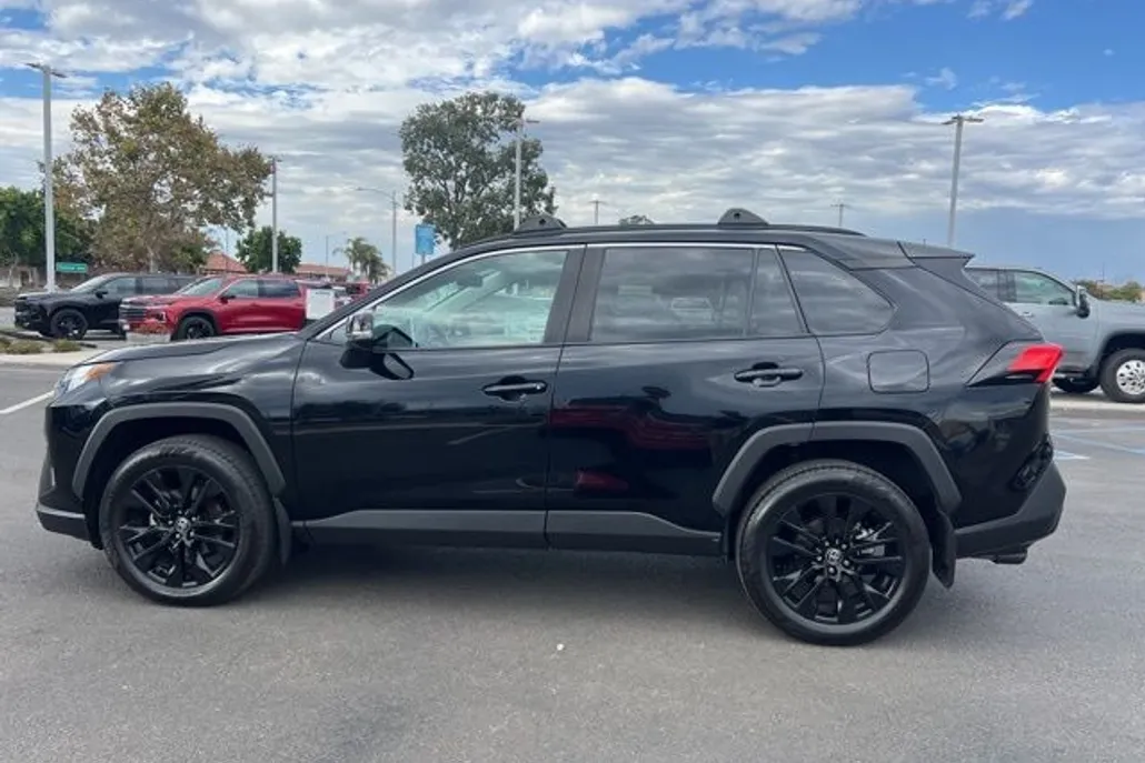 2022 Toyota RAV4 XLE Premium photo 1