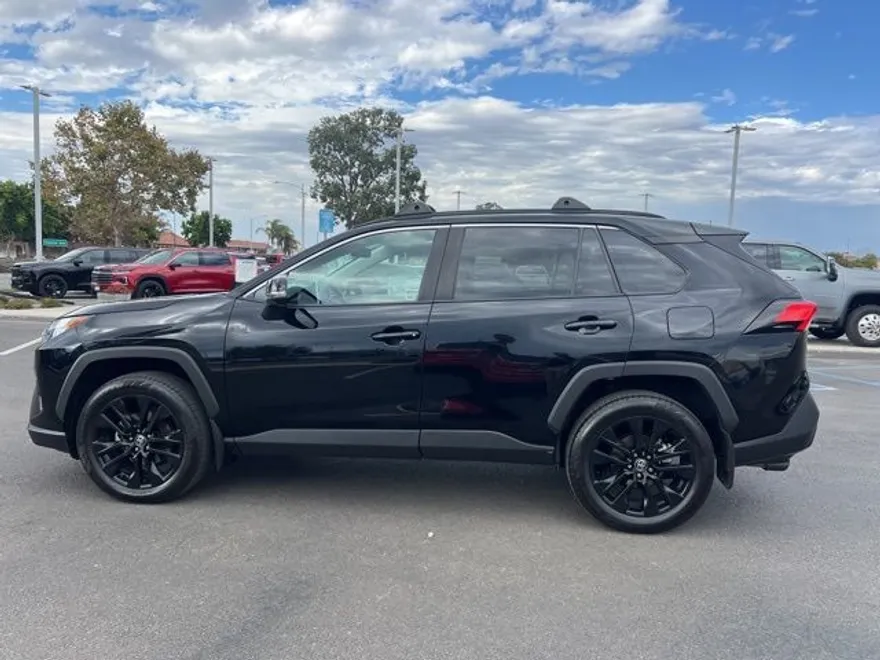 2022 Toyota RAV4 XLE Premium photo 1