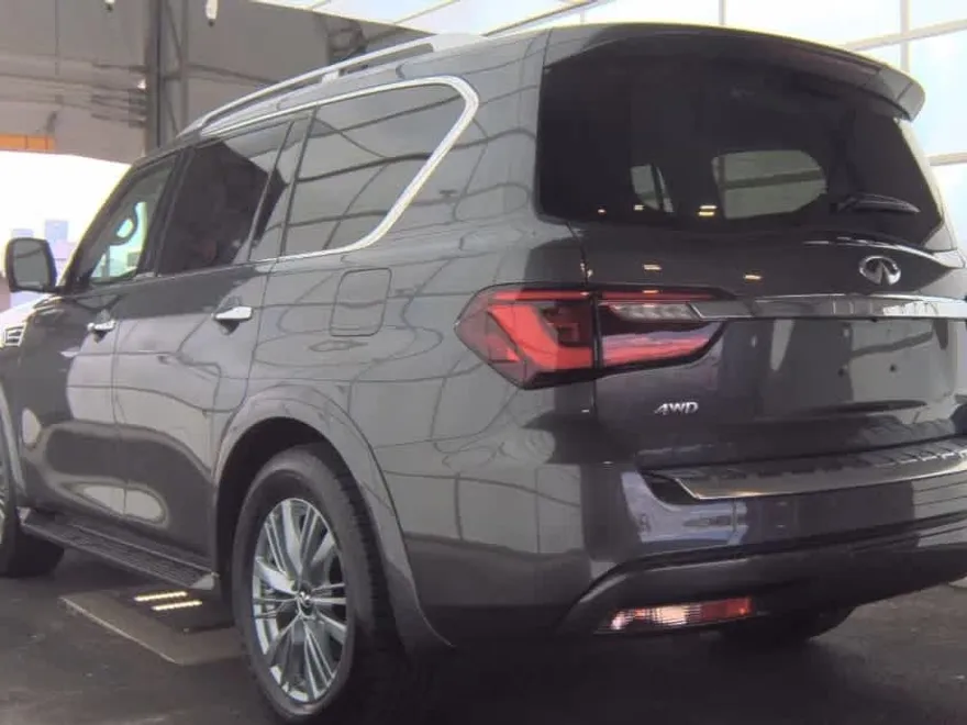 2024 Infiniti QX80 Luxe photo 1