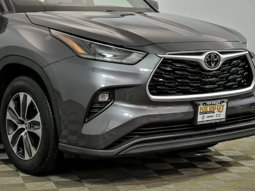 2021 Toyota Highlander XLE photo 1