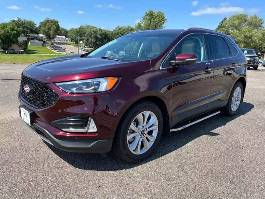 2024 Ford Edge Titanium photo 1