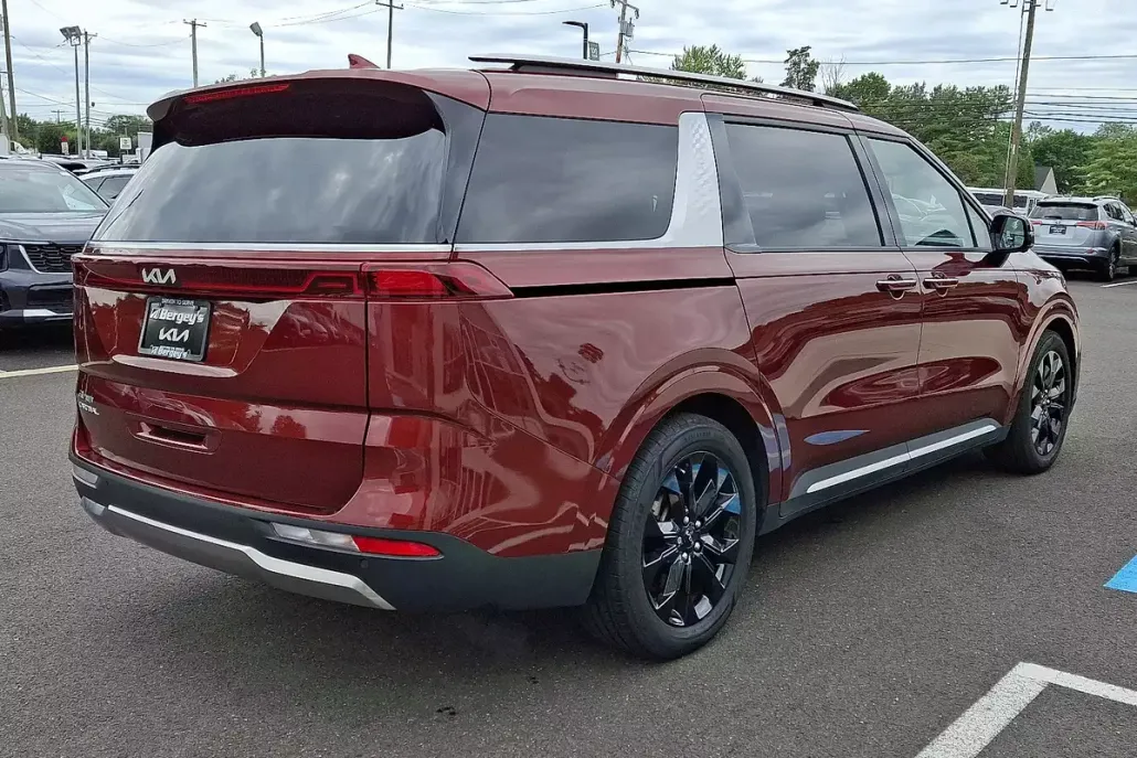 2024 Kia Carnival SX Prestige photo 1